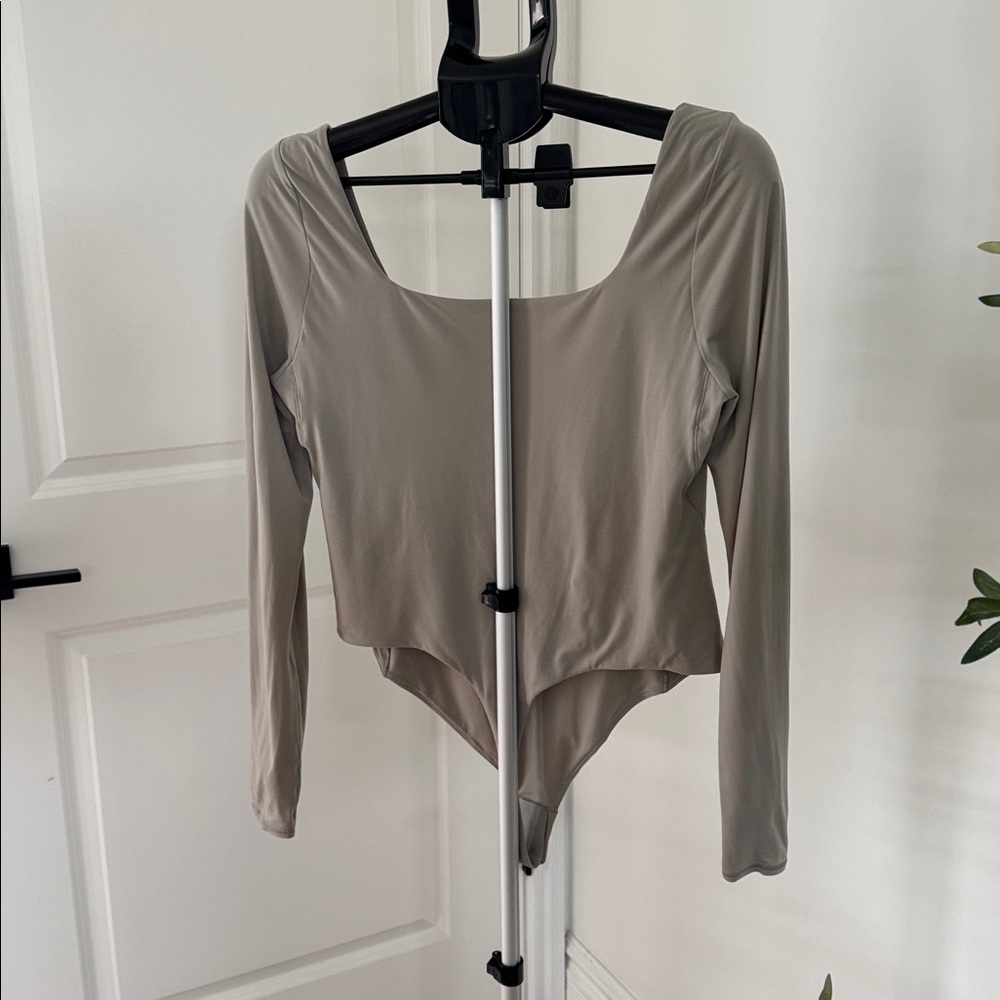 Lululemon‎ Athletica Cream Long Sleeve Bodysuit - Picture 9 of 9